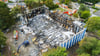 Die Turnhalle ist nach einem Großbrand komplett zerstört.