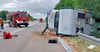 Das Wohmmobil hatte auf der A9 die Leitplanke durchbrochen und wurde mit einer Winde wieder aufgerichtet.