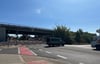 Seit der Sperrung der Ringbrücke über die Brenneckestraße in Magdeburg verläuft der Verkehr über die Auf- und Abfahrten zurück auf den Ring.