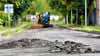   In der Gerbstedter Chaussee wird der Asphalt erneuert.