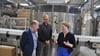 Wirtschaftsstaatsekretärin Stefanie Pötzsch mit Geschäftsführer Reik Zeller (li.) und Standortleiter Marco Schröder von  German Hygiene Liquids in Genthin.