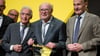 BVB-Präsident Lunow (l) macht den Weg für Watzke (r) frei. (Archivfoto)