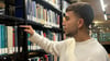 Tymur Alijan verbringt viel Zeit in der Uni-Bibliothek. Der 21-Jährige lebt seit 19 Jahren in Magdeburg. Einen Pass bekommt er nicht.