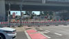 Über die Auf- und Abfahrten fließt der Verkehr trotz gesperrter Ringbrücke an der Brenneckestraße in Magdeburg.