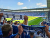 Fans des 1. FC Magdeburg feuern ihr Team in der Avnet-Arena an – mittendrin: Emotionen, Gemeinschaft und Stadionatmosphäre pur. 