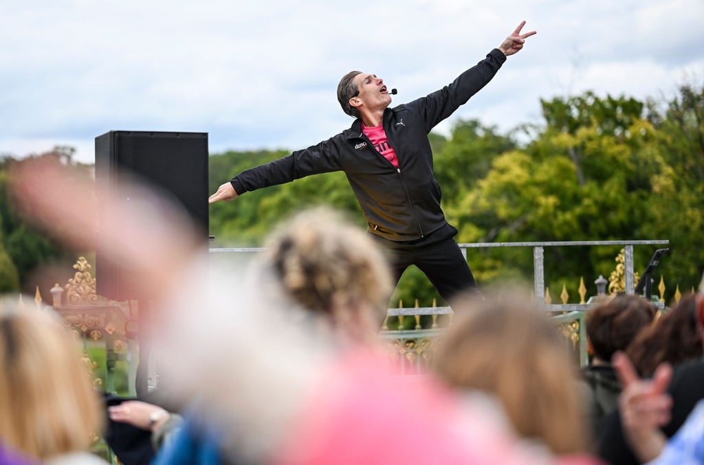 Profitänzer Christian Polanc trat bei der Schlössernacht im Park Sanssouci auf.