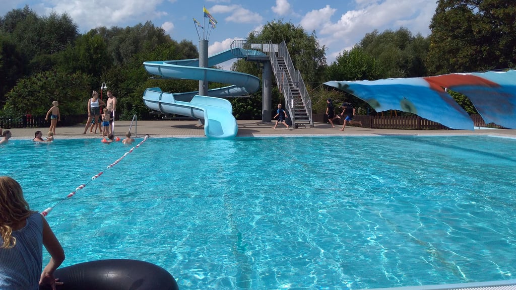 Nachwuchsförderung wird im Förderverein des Hessener Freibads großgeschrieben. Hier eine Aufnahme vom Neptunfest, bei dem die frischgebackenen Seepferdchen getauft werden, aus den Vorjahren.