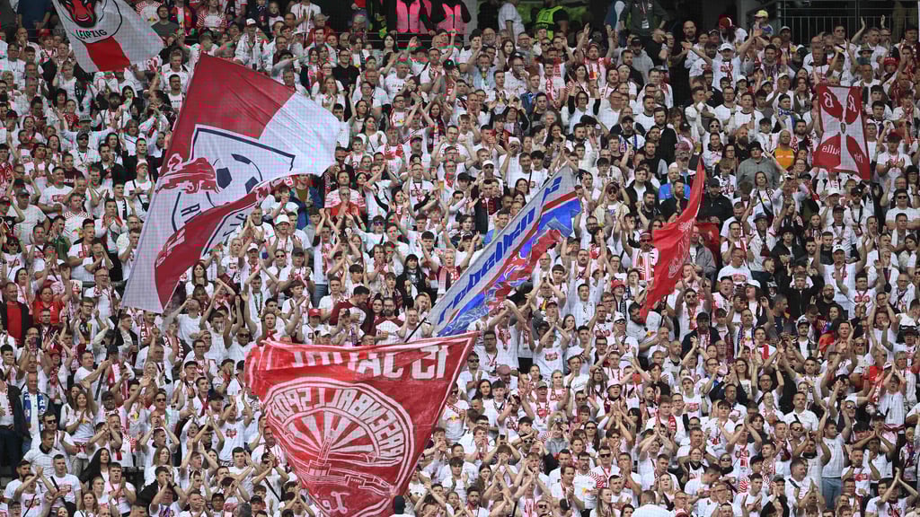 Fans von RB Leipzig 2024 in Frankfurt.