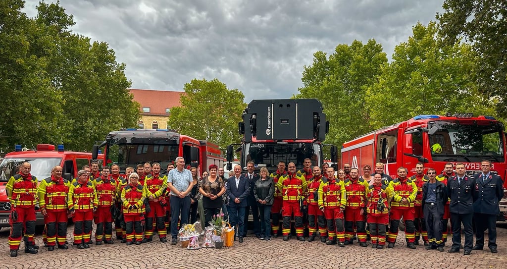 Auf dem Bitterfelder Marktplatz wird Claudia Elze in den Ruhestand verabschiedet.