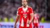Das große „T“ auf den Bayern-Trikots - hier bei Harry Kane - symbolisiert die Partnerschaft des Rekordmeisters mit der Telekom.