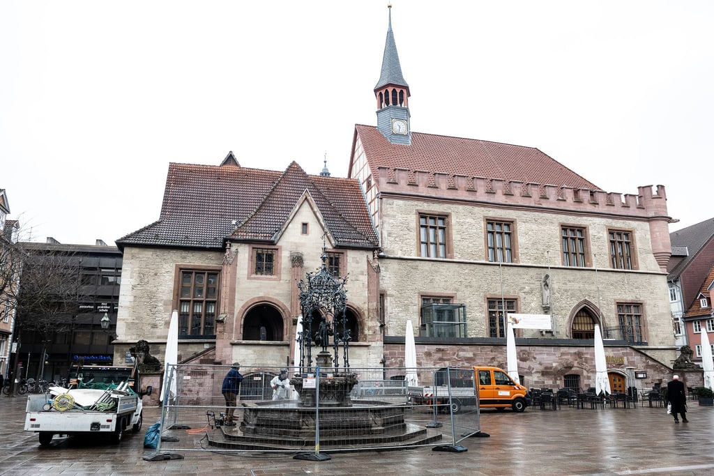 Das Alte Rathaus in Göttingen ist vom Holzwurm befallen und muss für etwa vier Wochen schließen, damit der Schädling bekämpft werden kann. (Archivbild)