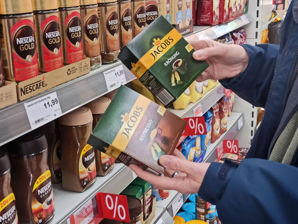Der Dieb hatte es im Marktkauf in Burg unter anderem auf Kaffee abgesehen. Er wurde geschnappt und schlug einem Ladendetektiv ins Gesicht. Der Fall kam nun vor Gericht.