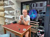 Der 31-jährige Magdeburger Joshi ist von Anfang an Mitglied beim Verein „Platz*machen“. Dieser betreibt den Kiezladen Tacheles. Nun muss der Verein aber ausziehen. 