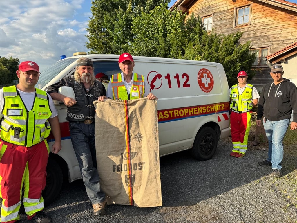 Mit einem Einsatzwagen wird die Sanitätsschule Raymond Schulz den „Peace-Ride to Rome“ begleiten.