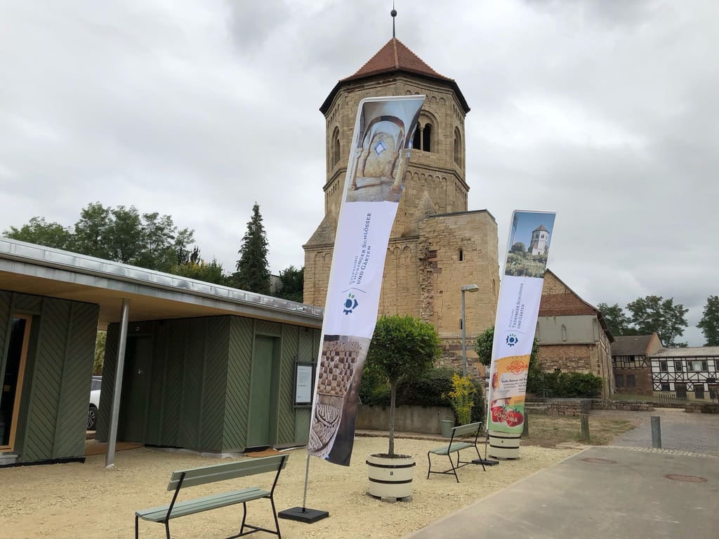 Neben der neuen Ausstellung wurde auch ein Empfangspavillon für die Besucher errichtet.