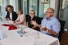 Im "Grünen Klassenzimmer" im Rosarium wurde eine neue Veranstaltungsreihe vorgestellt. Mit dabei waren der Oberbürgermeister  a.D Fritz-Dieter Kupfernagel, Event-Managerin Angela Volz, sowie Sarah Pfeiffer und Geschäftsführer Heiko Leßmann von der Rosenstadt GmbH  (v.r.).
