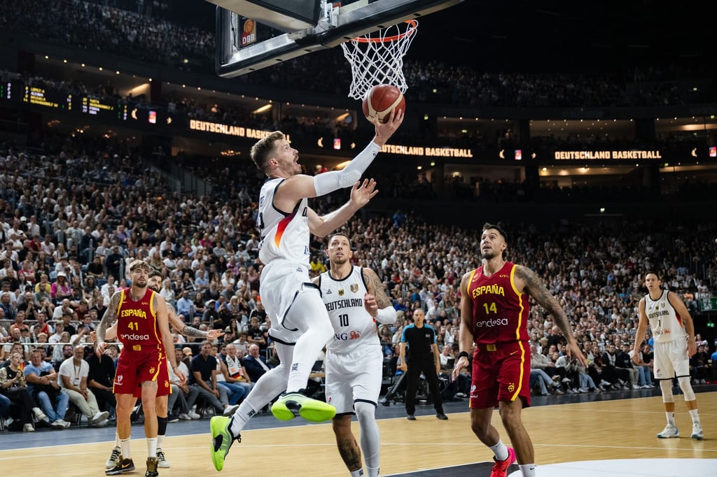 In EM-Form: Andreas Obst beim Korbleger.