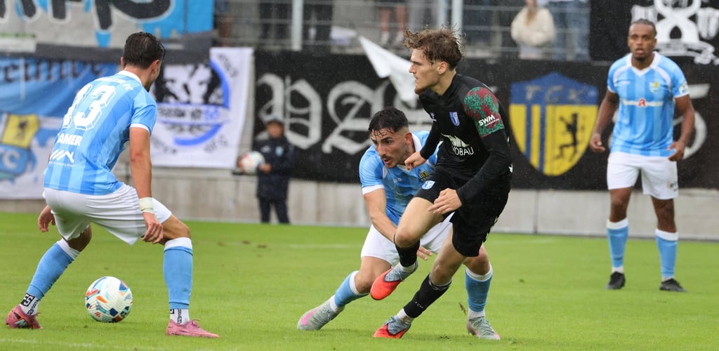 Nick Meier (M.) traf zur Pausenführung für den 1. FC Magdeburg II.