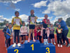 Stolz wie Bolle: Die erstplatzierten Mädchen der Altersklasse (AK) 8 Jahre beim Kinderzehnkampf in Gommern.