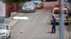 Die Polizei warnt vor dem flüchtigen Tatverdächtigen.