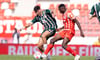 Burim Halili (l.) und der HFC hatten bei Rot-Weiß Erfurt trotz langer Überzahl jede Menge Arbeit.