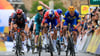 Danny van Poppel gewinnt den Sprint, wird von der Jury aber zurückgestuft. Es gewinnt Soren Waerenskjold (r).
