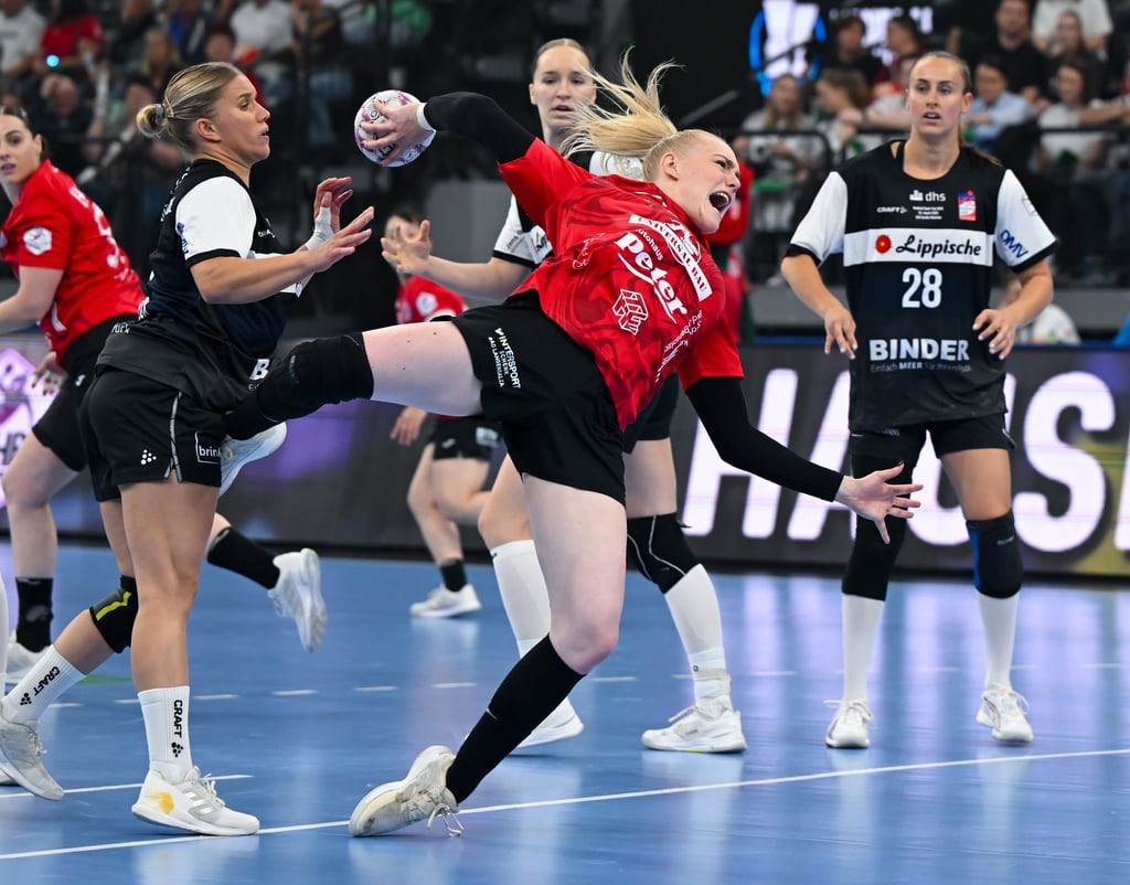 Der Thüringer HC hat zum vierten Mal den Handball-Supercup gewonnen.