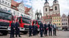 Links Abtsdorf, in der Mitte Kropstädt und rechts Apollensdorf mit ihren neuen Feuerwehrfahrzeugen auf dem Marktplatz in Wittenberg. Schon kurz nach der Übergabe folgt der erste überraschende Einsatz.
