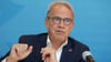 Thüringens Innenminister Georg Maier (SPD) will die Kommunen dazu ermutigen, ihre Verfahren zum Waffenentzug bei AfD-Mitgliedern wieder aufzunehmen. (Archivbild)