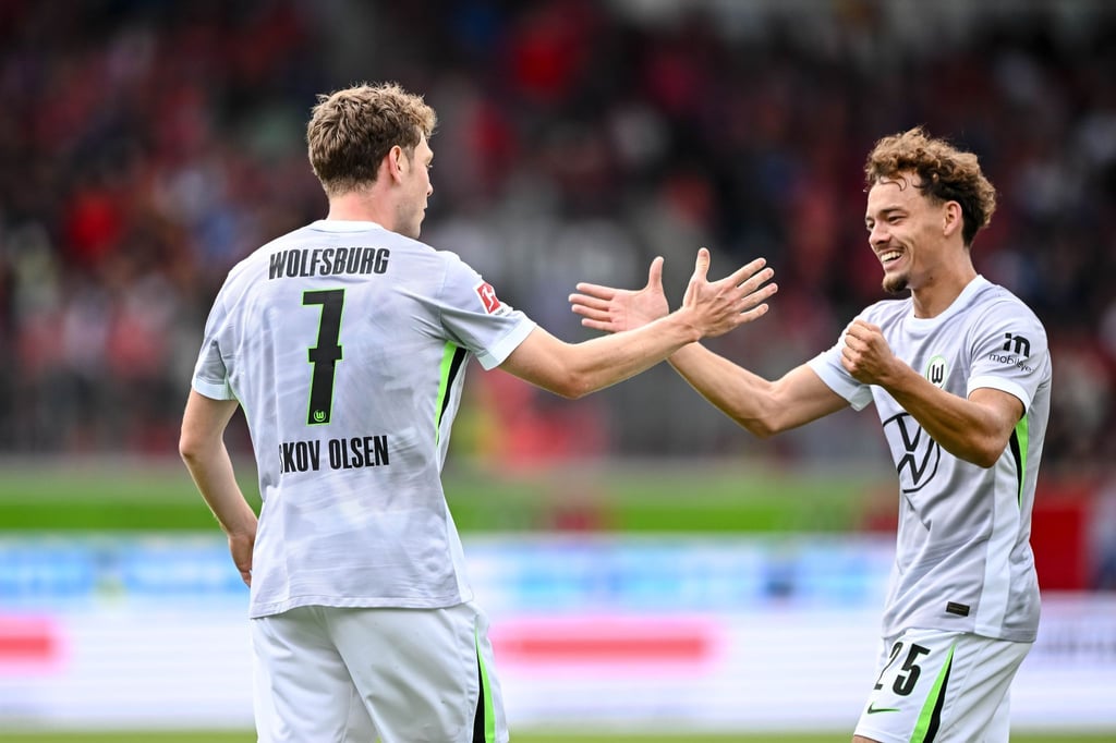 Brachte den VfL in Führung: Der Däne Andreas Skov Olsen (l.).