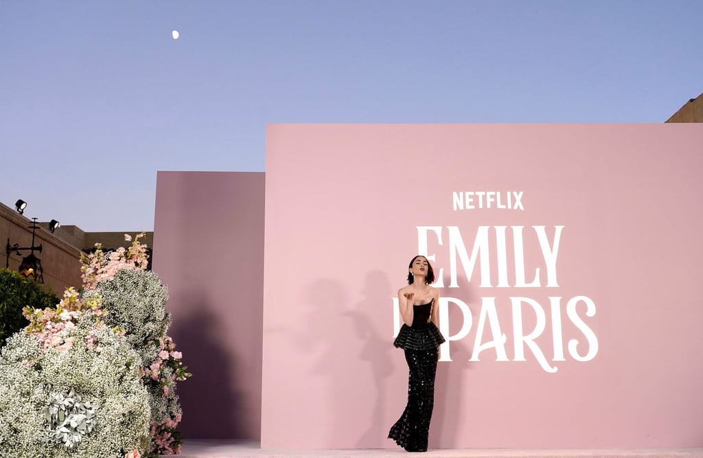 Die britische Schauspielerin Lily Collins spielt in „Emily in Paris“ die Titelrolle. (Archivbild)