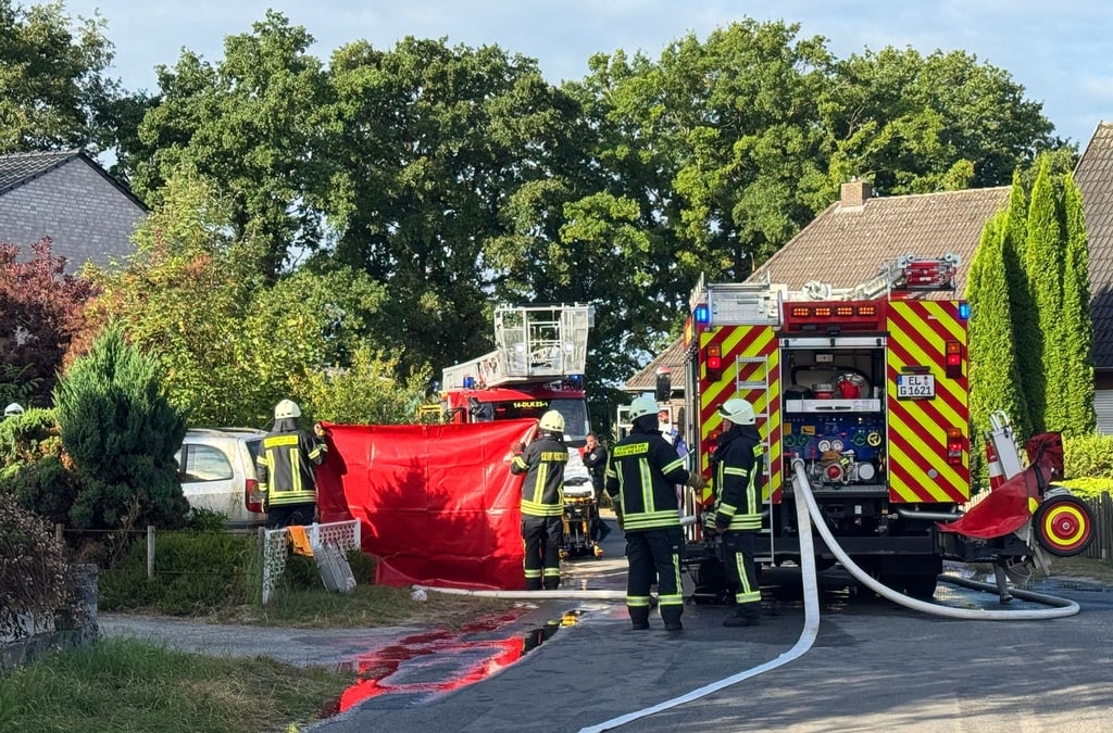 Bei einem Wohnungsbrand in Geeste im Landkreis Emsland starb ein Mann.