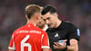 Blieb hartnäckig: Joshua Kimmich diskutiert mit Florian Badstübner.