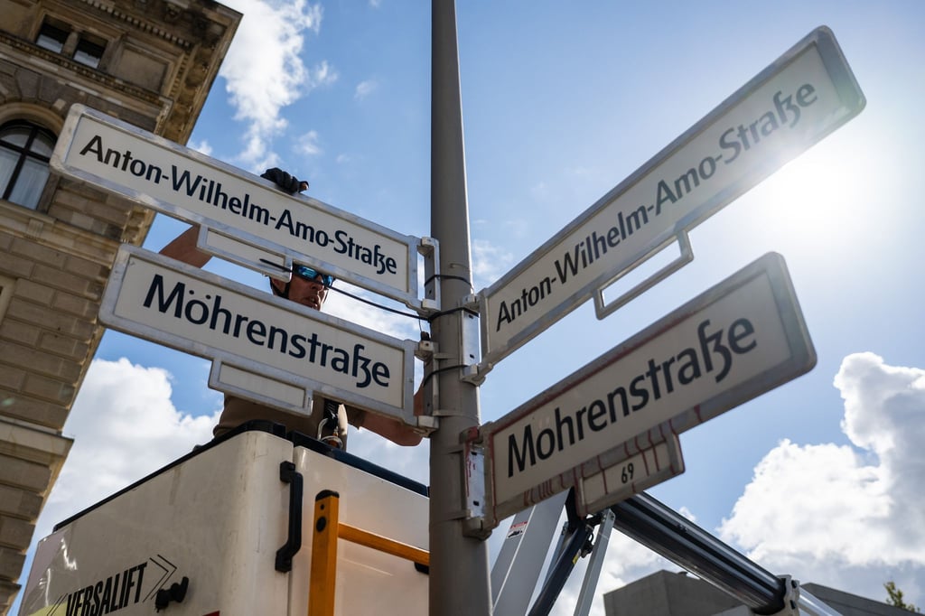 Nach einem juristischen Hin und Her am Freitag kann die Mohrenstraße an diesem Samstag wie geplant umbenannt werden.