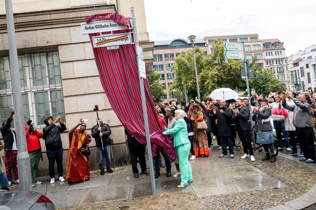 Bezirksbürgermesiterin Stefanie Remlinger (M, Bündnis 90/Die Grünen) bei der Feier zur Umbenennung der Berliner Mohrenstraße in Anton-Wilhelm-Amo-Straße