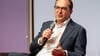 „Ich bin nicht bereit, auf reguläre Aufnahmeverfahren, ich bin nicht bereit, auf Sicherheitsüberprüfungen zu verzichten“, sagte Dobrindt.