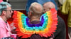Laut Polizei nahmen etwa 2.700 Personen am CSD teil.