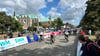 In Magdeburg sorgen Fahrradfahrer für gesperrte Straßen. Am Rand jubeln Zuschauer. Der Grund: Magdeburg war am Sonntag das Ziel der Deutschland Tour 2025.