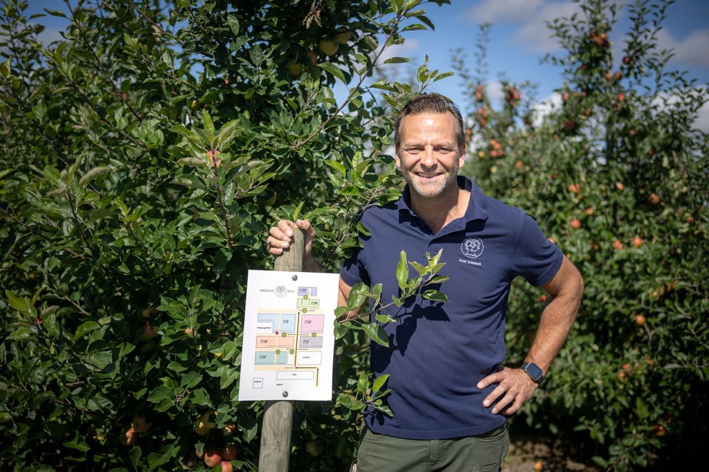Axel Schuback öffnete Anfang der 2000er Jahre seine Plantage für Patenschaften.
