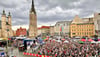 Etwa 10.000 Menschen versammelten sich am Sonntag auf dem Marktplatz zum Start der finalen Etappe der diesjährigen Deutschland Tour.