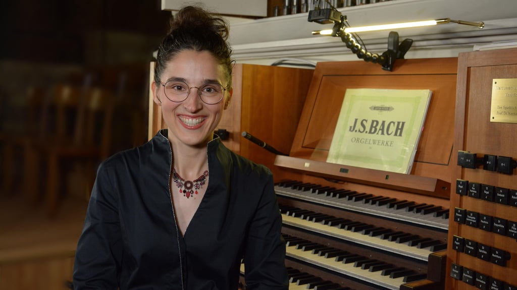 Mahela T. Reichstatt gibt ein Konzert in Magdeburg.