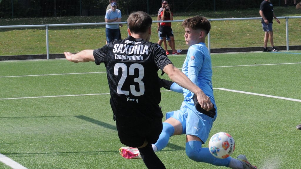 Max Neumann (r.) hatte kurz vor Schluss den Ausgleich auf dem Fuß.