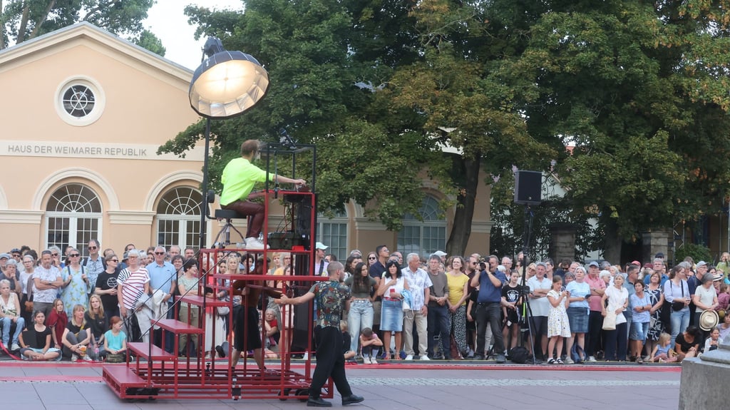 Am Mittwoch wurde das Kunstfest Weimar unter anderem mit einer Tanz-Performance unter freiem Himmel eröffnet. Das Festival gilt laut Veranstaltern als größtes für zeitgenössische Kunst in Ostdeutschland. (Archivbild)