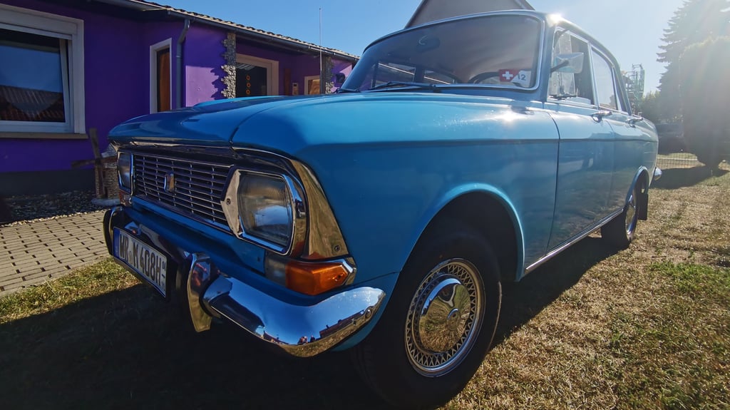 Beim Moskwitschtreffen im Harz natürlich mit dabei: der himmelblaue 408er, Baujahr 1975, von Ralf Schäfer aus Wienrode. Laut Kraftfahrtbundesamt sind aktuell nur noch 405 Moskwitsch aus dem Moskauer Werk in Deutschland zugelassen.