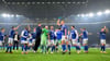 Ausgefallener Jubel der Schalker nach dem 2:1-Sieg gegen Bochum.