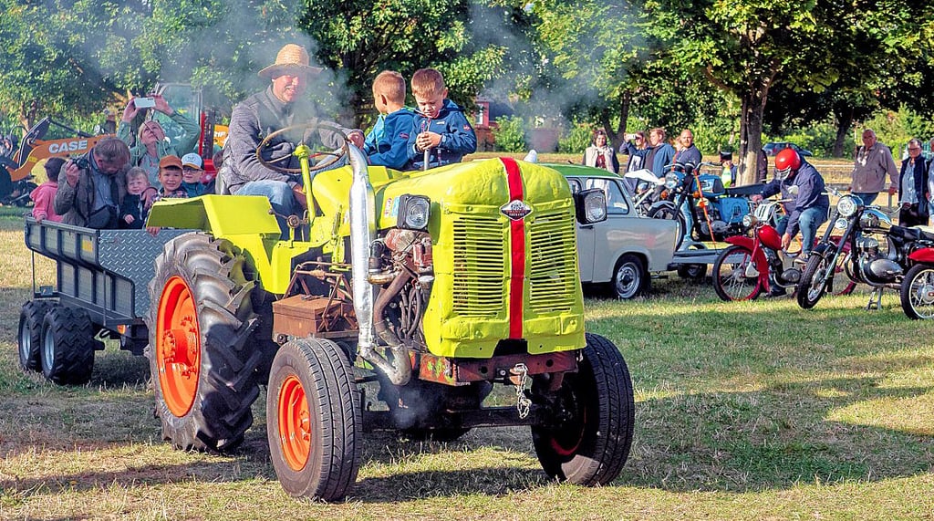 Typenbezeichnung unmöglich: Dieser kuriose Traktor wurde aus sieben anderen zusammengebaut und war einer der Hingucker bei der Ausfahrt in Lübs.