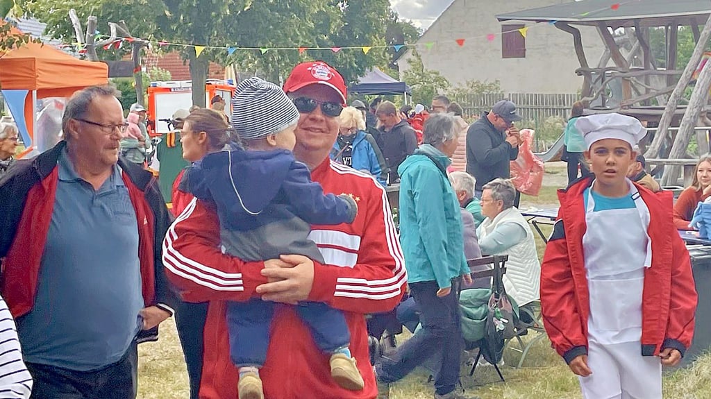 Auf dem Dorfplatz tummelten sich auch in diesem Jahr wieder viele Besucher.