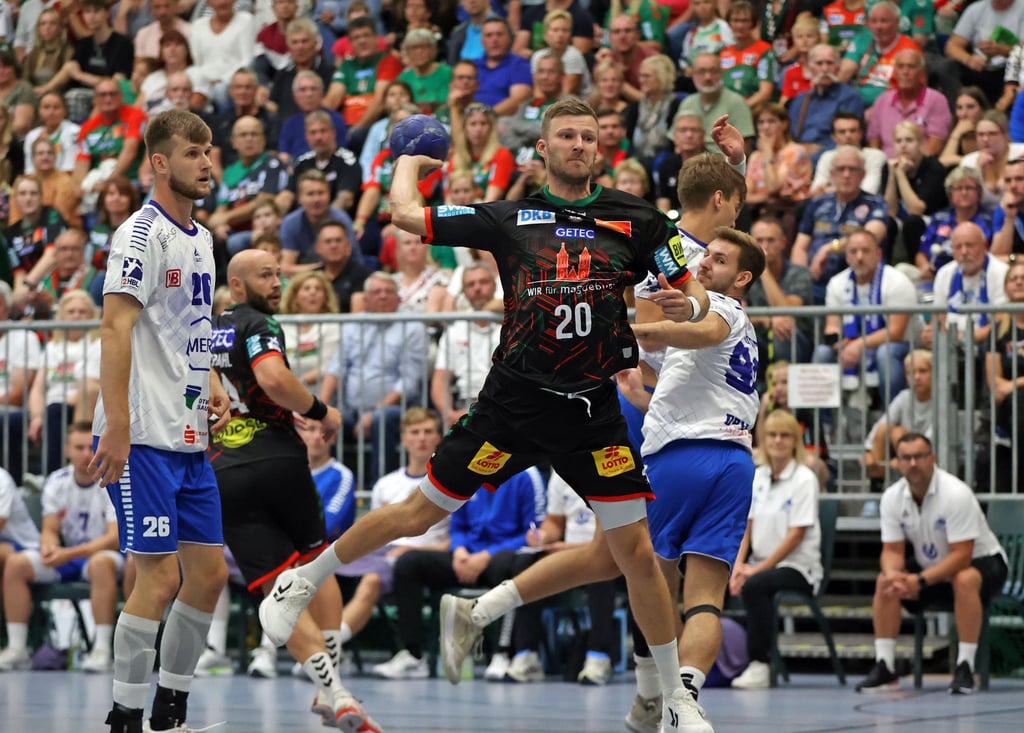 Vor zwei Jahren besiegte der SCM den DRHV in einem Testspiel mit 39:23. Philipp Weber war damals in Aschersleben mit sieben Toren bester Werfer gegen den Zweitligisten. Der Ex-Magdeburger Yannick Danneberg (l.) kann hier nur noch zuschauen.