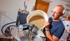 In seiner Freizeit braut der Sieglitzer Christopher Barth Bier. Mit einem Kumpel machte er die ersten Brauversuche. Inzwischen sind sie zu fünft. 