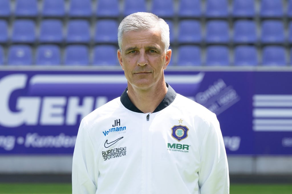 Aue-Trainer Jens Härtel sah den ersten Sieg seiner Mannschaft.